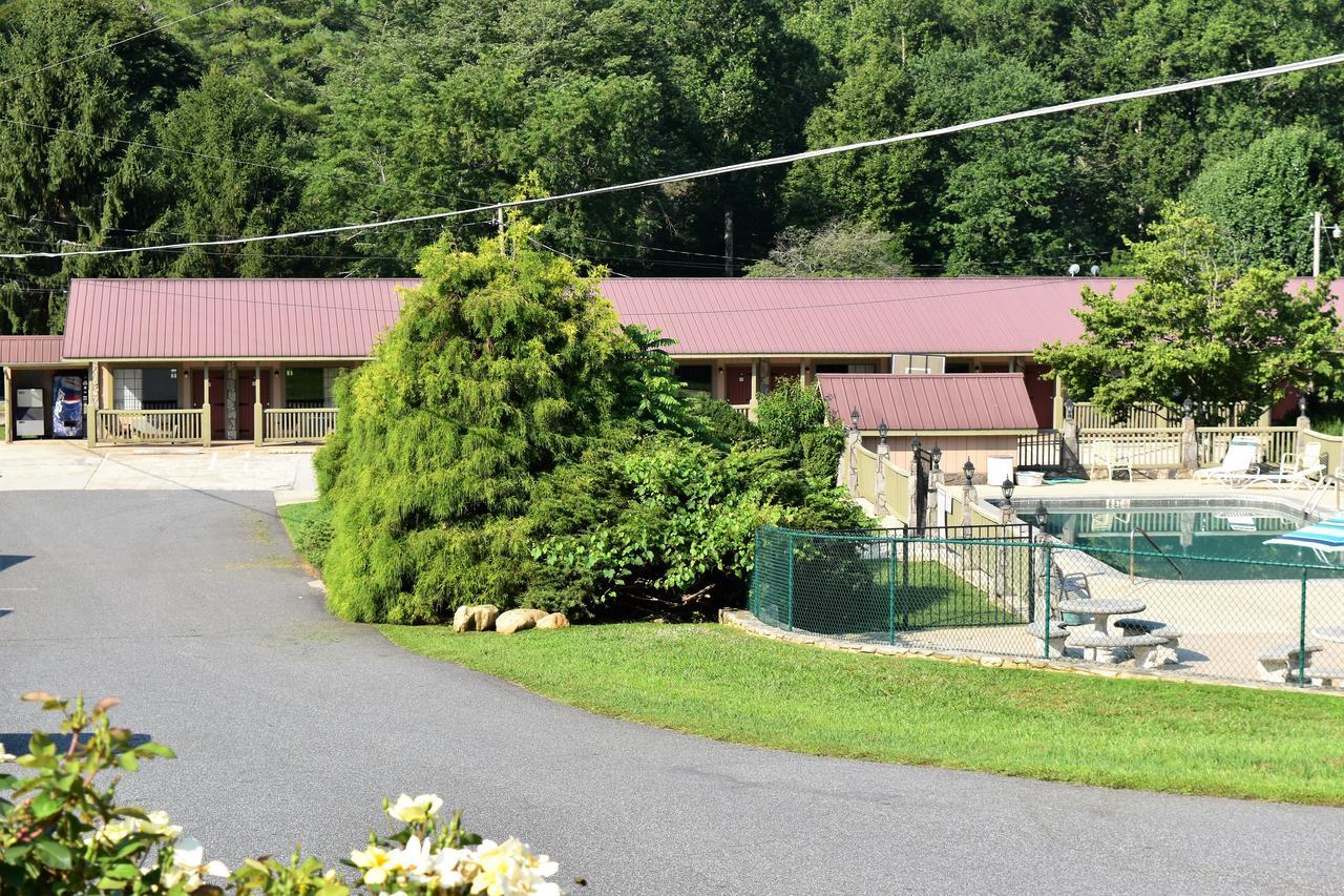 צ'ירוקי Pioneer Motel And Cabins מראה חיצוני תמונה