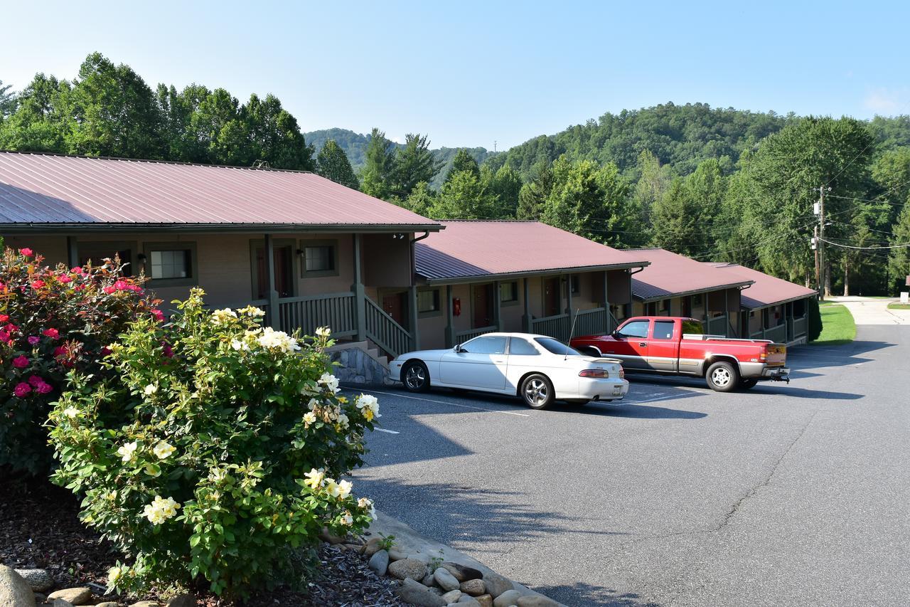 צ'ירוקי Pioneer Motel And Cabins מראה חיצוני תמונה