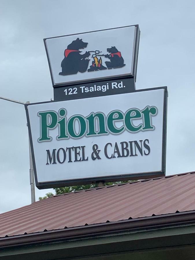 צ'ירוקי Pioneer Motel And Cabins מראה חיצוני תמונה